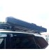 Deposito de agua para viajes de aventura instalado en el techo del coche o furgoneta