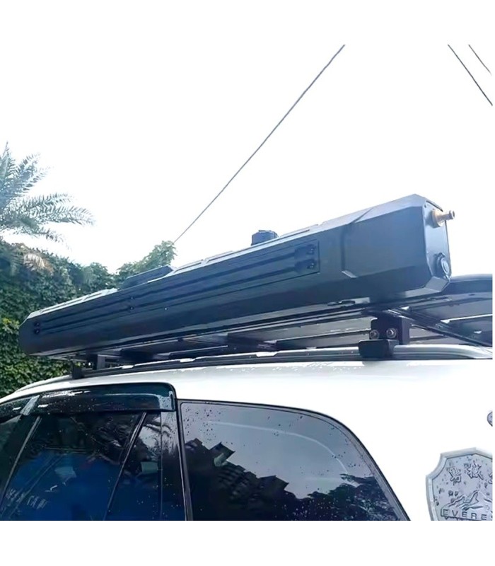 Deposito de agua para viajes de aventura instalado en el techo del coche o furgoneta