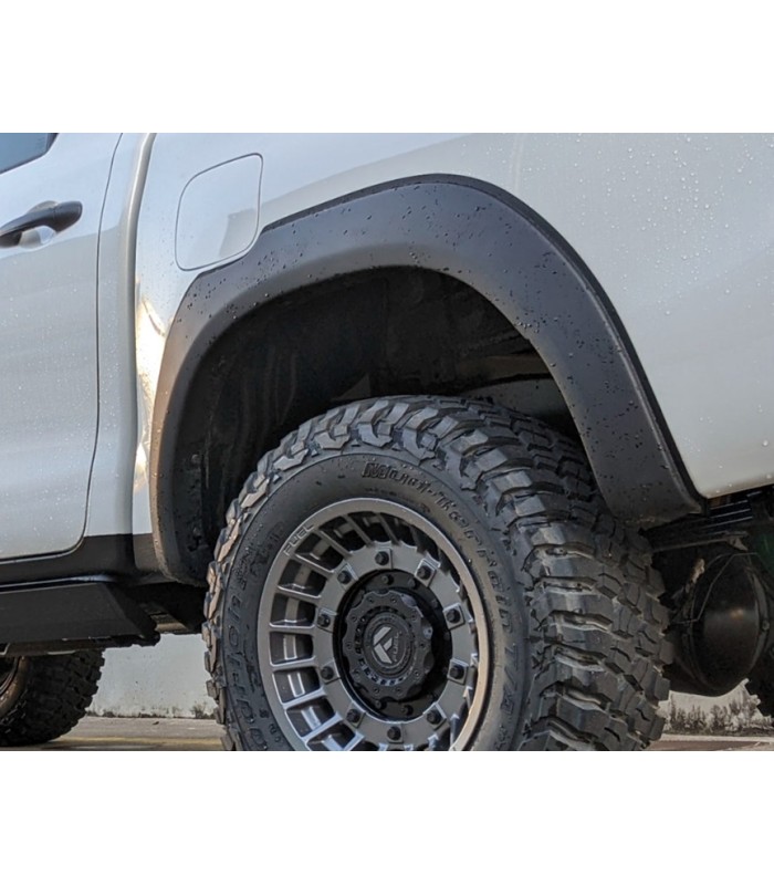 Aletines 4cm de rueda para Toyota Hilux Revo pick up 4x4